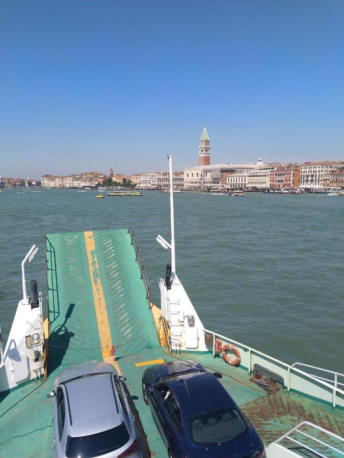Mini Loft Lido With Own Sunny & Private Garden Apartment Lido di Venezia Bagian luar foto